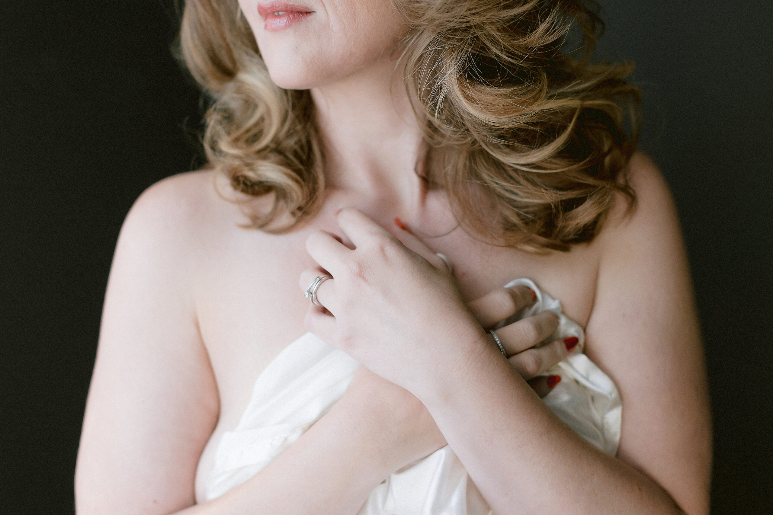 a fine art in the sheets boudoir photoshoot in Sacramento