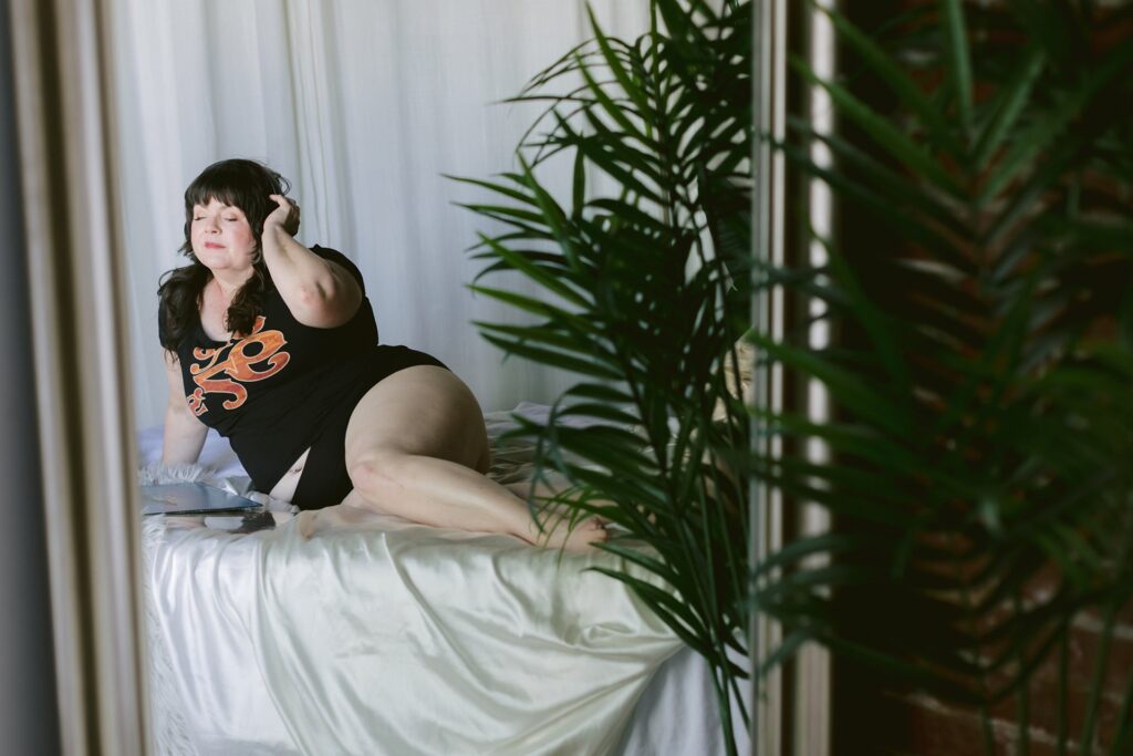 A retro themed Boudoir Photoshoot in Midtown, Sacramento by Heather Elizabeth